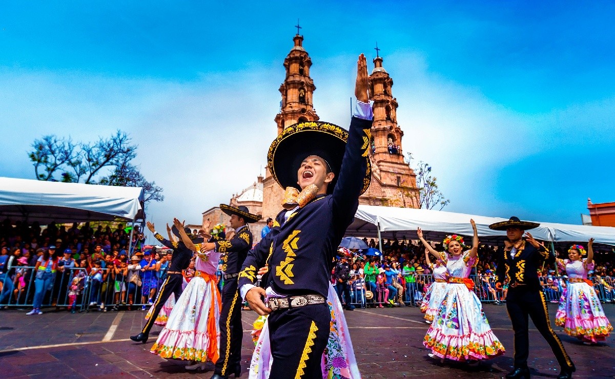 Anuncian operativo vial por Desfile de Primavera • Metropolitano